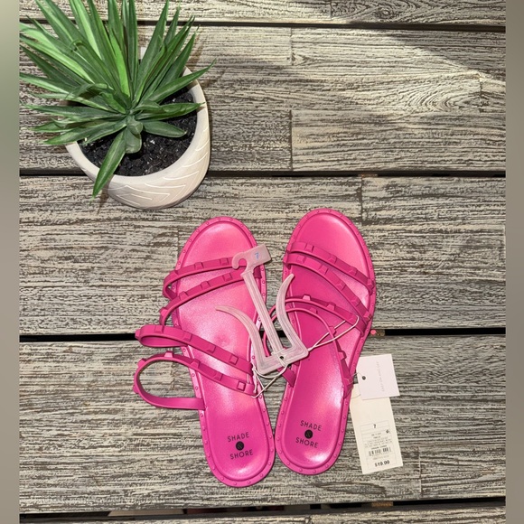 Women's Shade & Shore Pink Sandals with square designs, Sz 7 - Picture 1 of 1